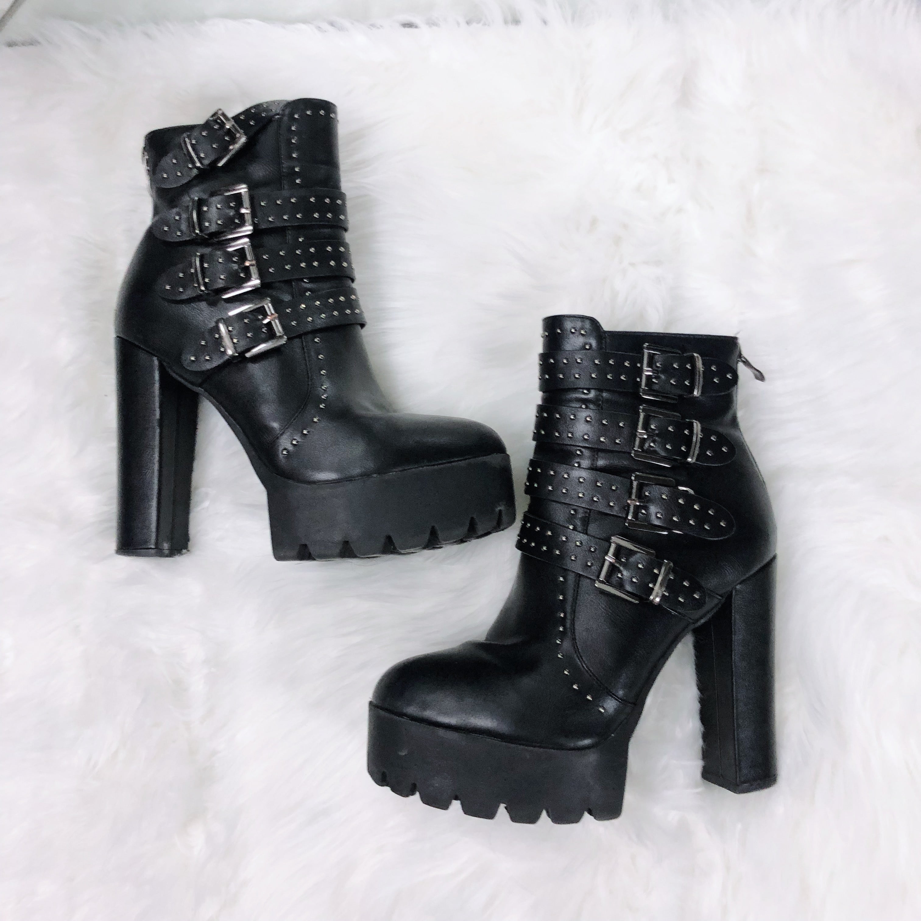 BLACK GRUNGE STRAPPED PLATFORM CHUNKY HEELED BOOTIES