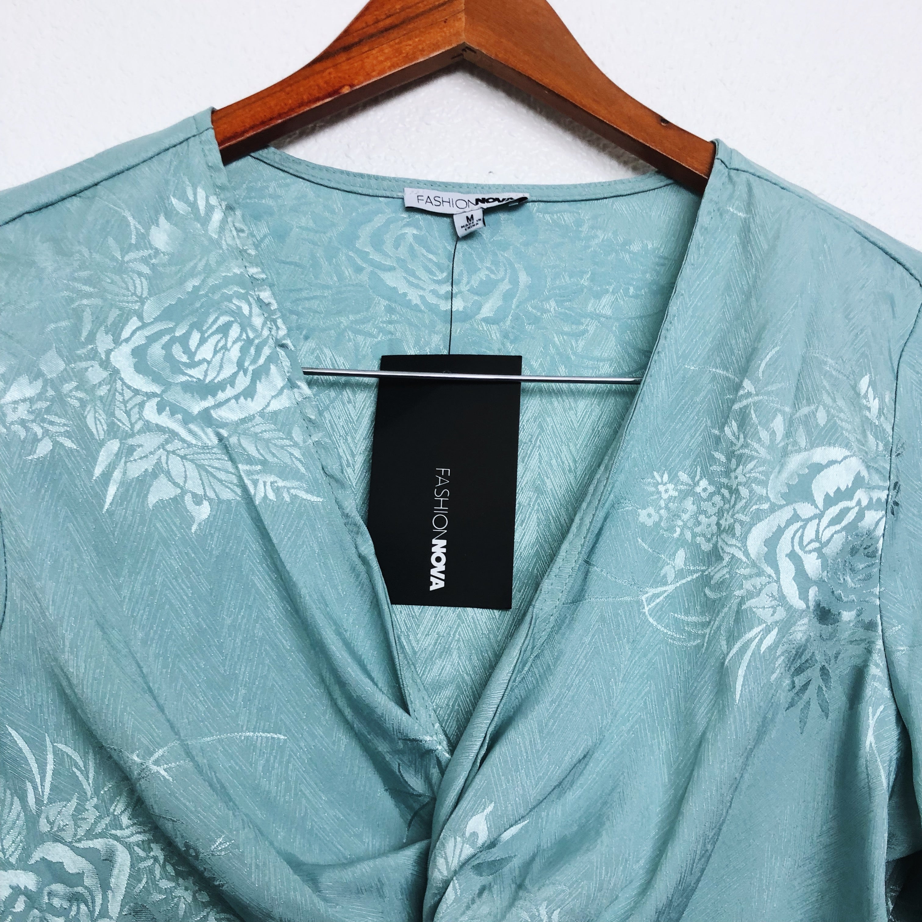 New with Tags Fashion Nova Teal Floral Front Knot Cropped Blouse