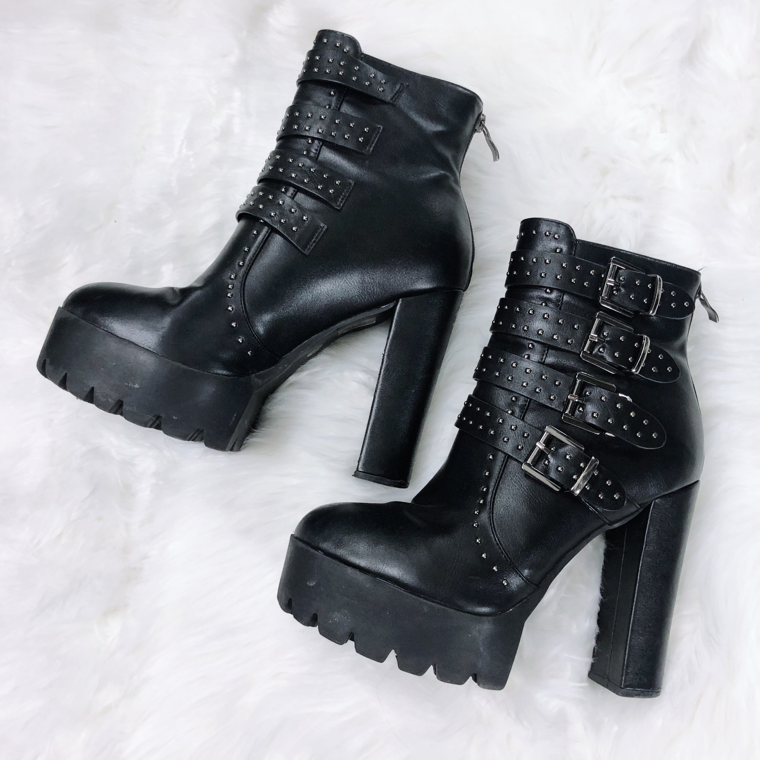 BLACK GRUNGE STRAPPED PLATFORM CHUNKY HEELED BOOTIES