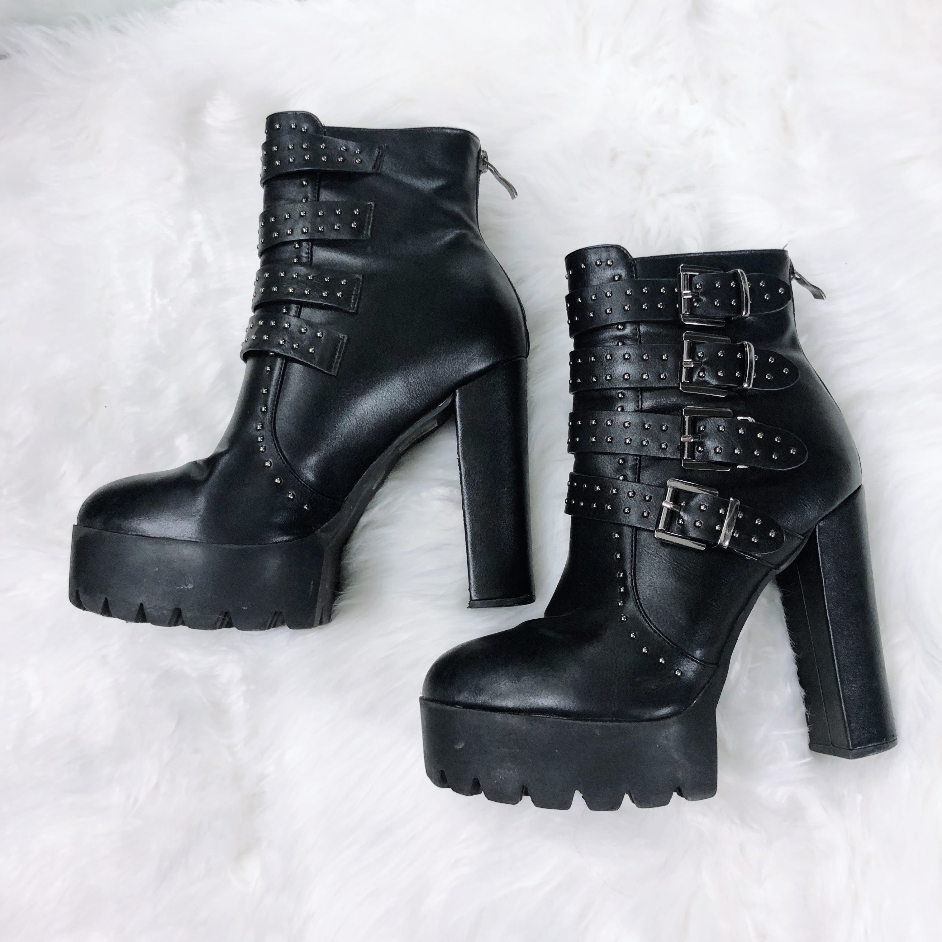 BLACK GRUNGE STRAPPED PLATFORM CHUNKY HEELED BOOTIES