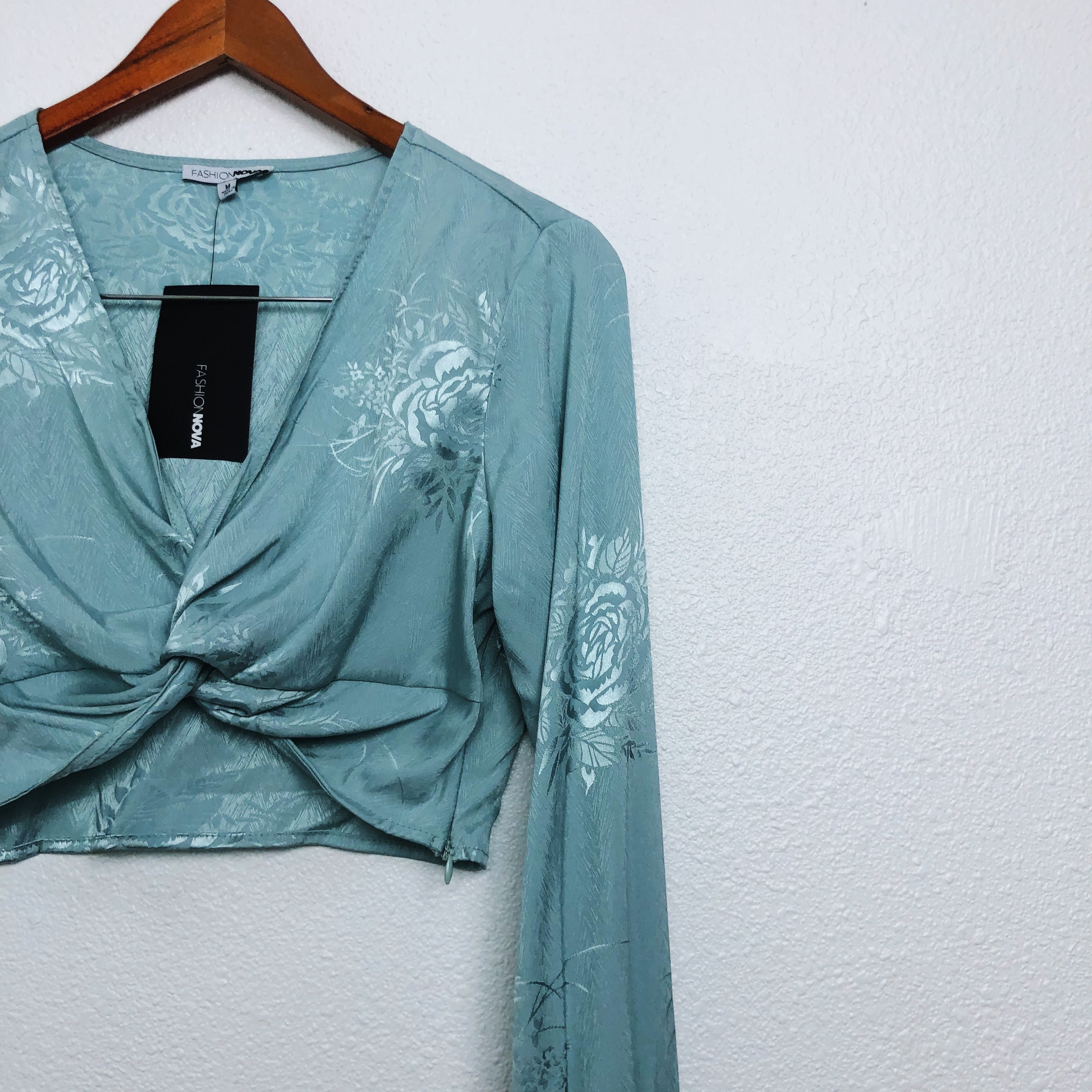 New with Tags Fashion Nova Teal Floral Front Knot Cropped Blouse