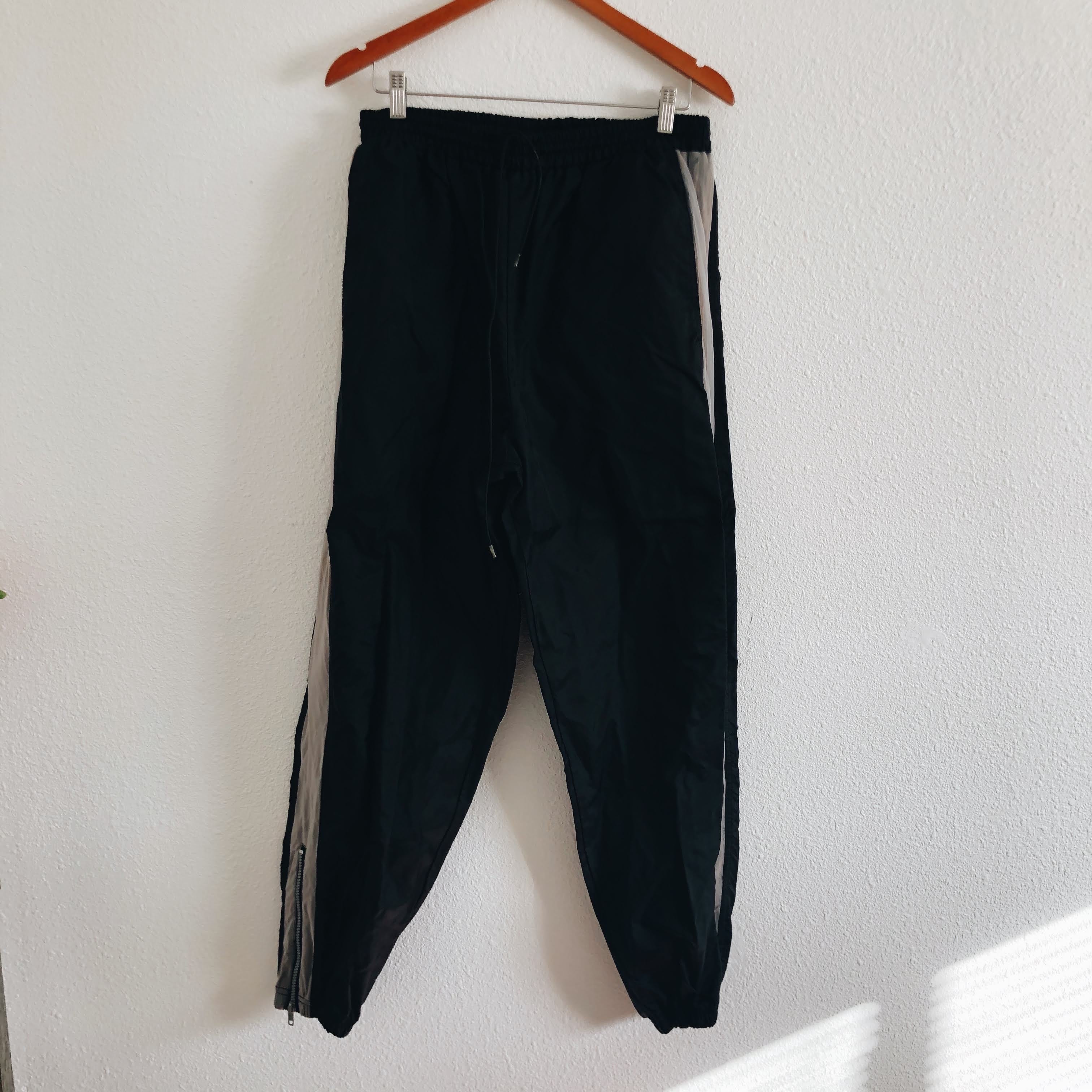 Perry Ellis Vintage Black Mesh Lined Sweat Pants