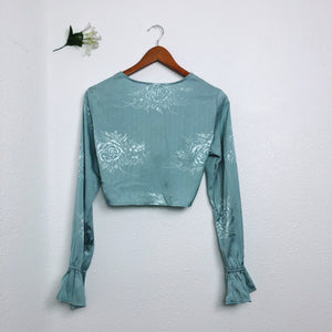 New with Tags Fashion Nova Teal Floral Front Knot Cropped Blouse