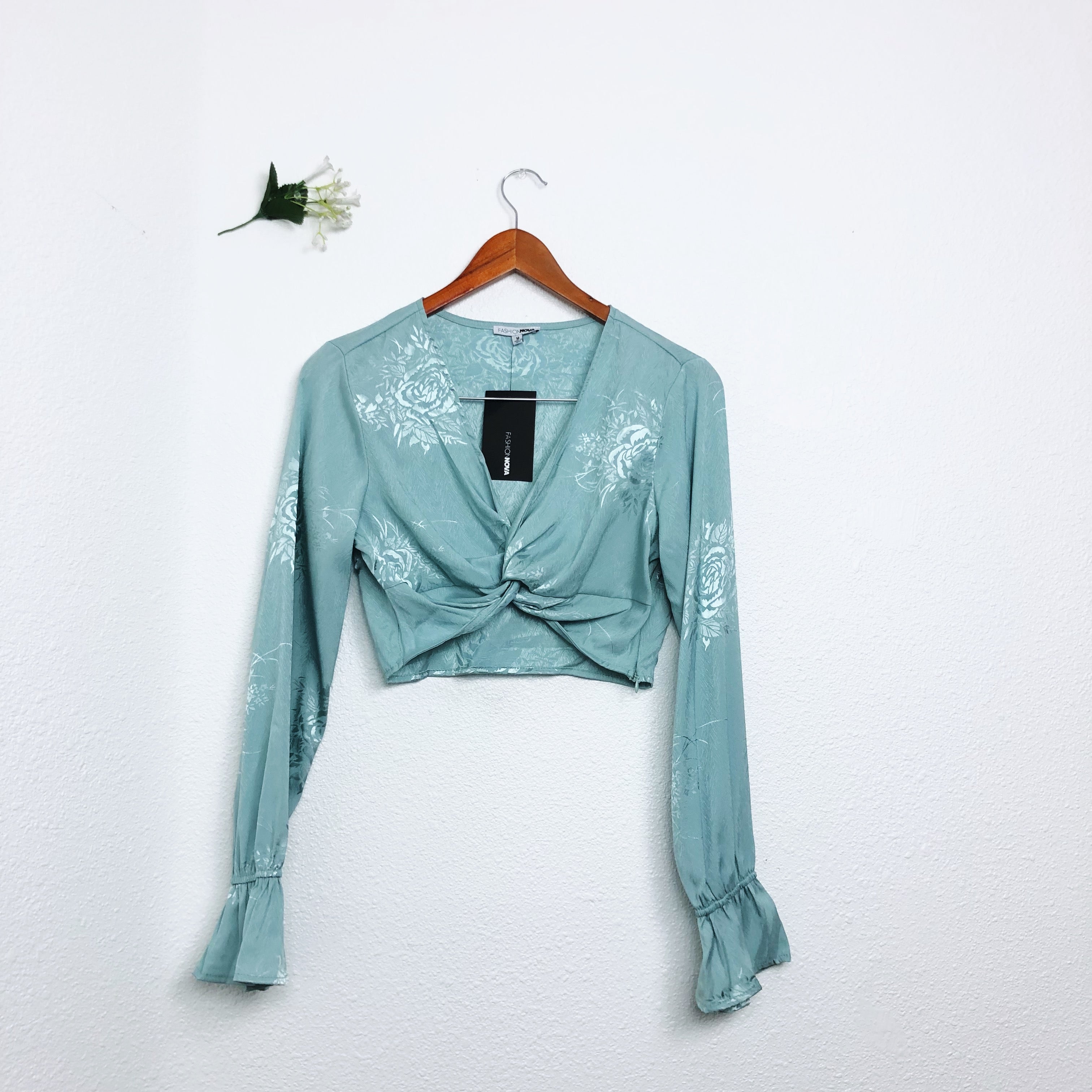 New with Tags Fashion Nova Teal Floral Front Knot Cropped Blouse